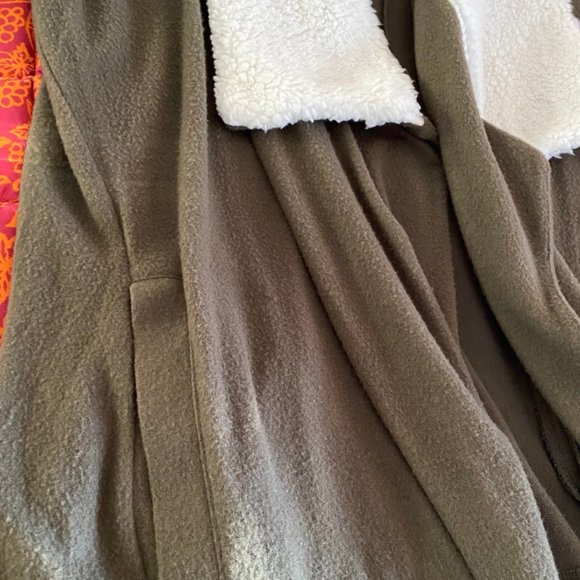 Long Green Cardigan - Picture 6 of 7